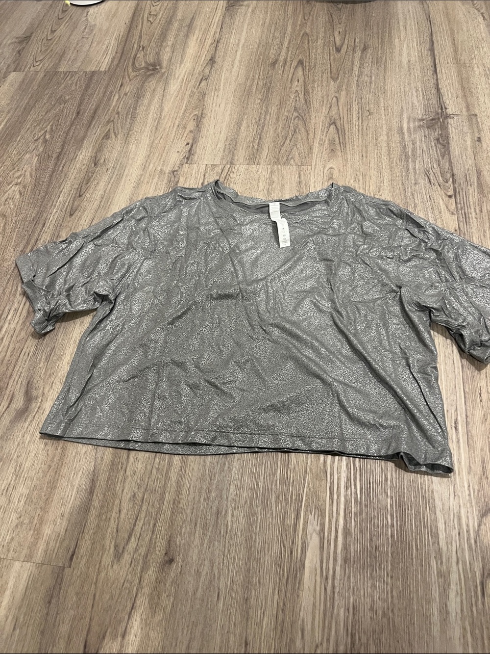 lululemon athletica Silver Shimmer Cropped short sleeve Top size 10